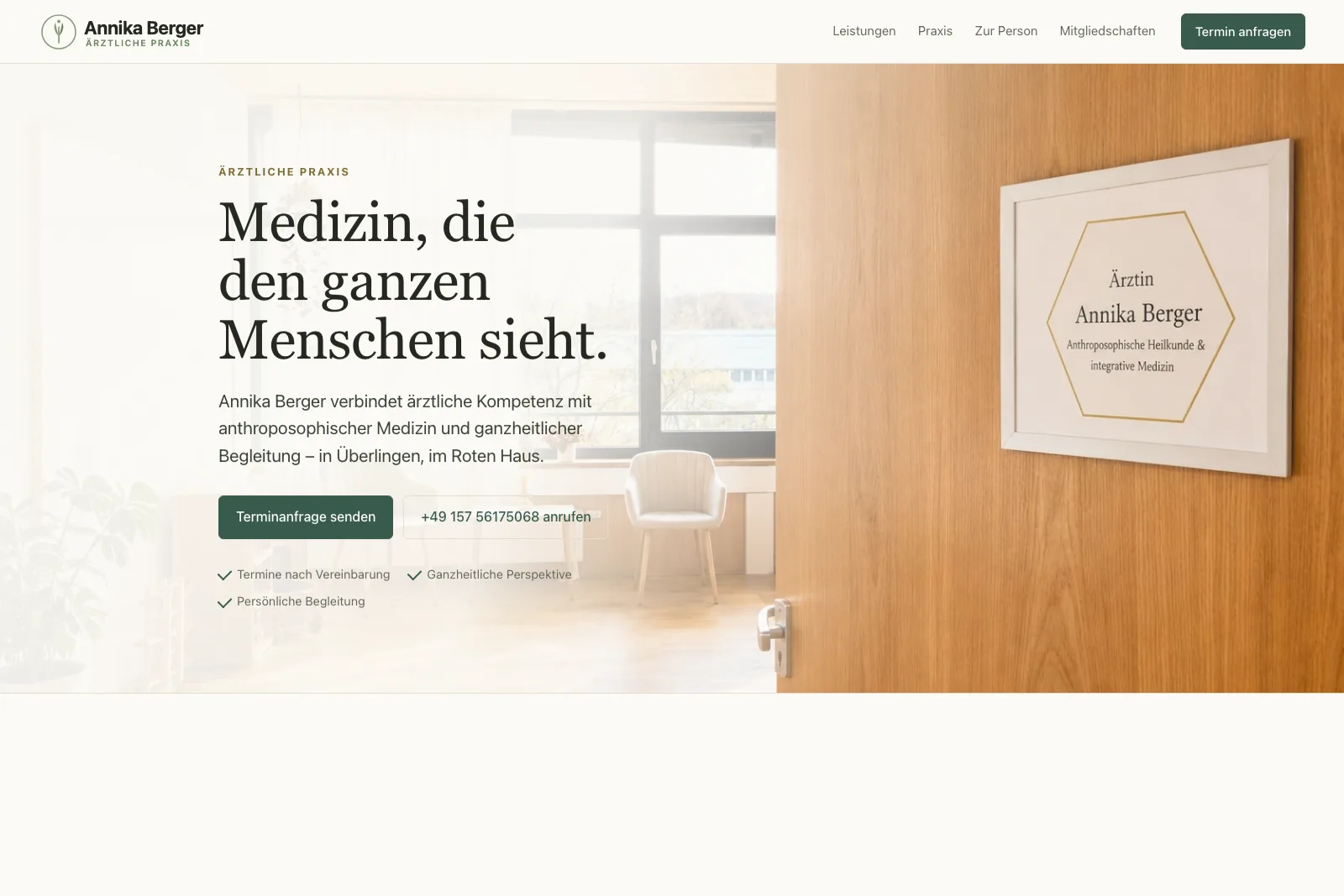 Öffentliche Praxisseite mit Eingangsbereich der Praxis