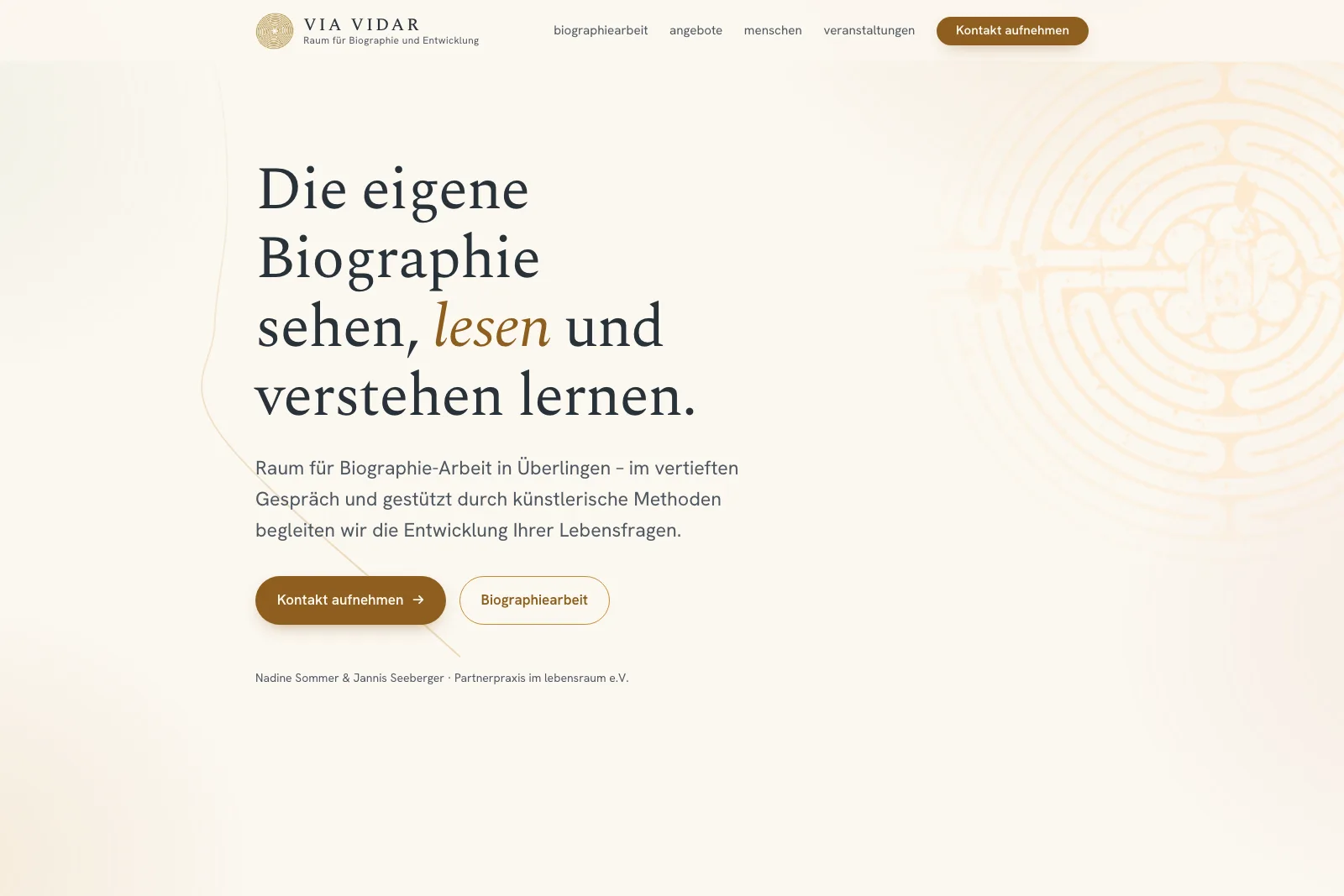 Startseite von VIA VIDAR mit ruhiger Typografie